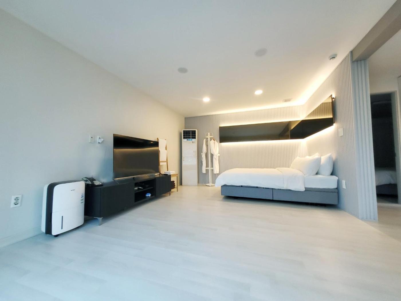 Penatess Pool Villa Cshungdzsu Kültér fotó